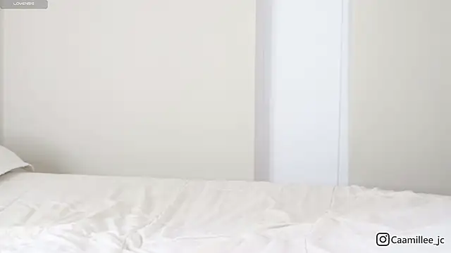 caamillee  online show from December 5, 2025, 4:33 am