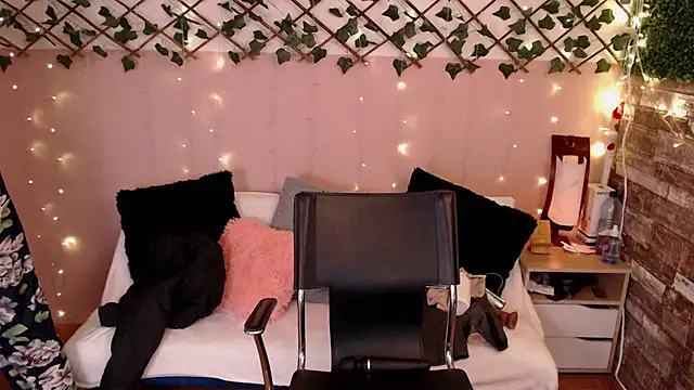 cute bunny95 online show from March 14, 2025, 9:54 pm