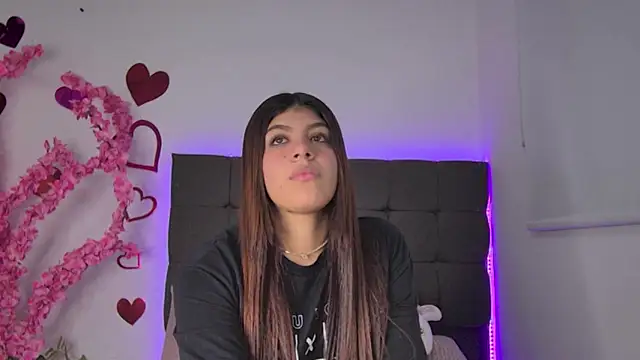 Snapshot of AmandaBrooks_18 chatting on March 1, 2026, 2:33 am AmandaBrooks 18 online show from March 1, 2026, 2:33 am