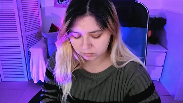 DiaAngell online show from October 21, 2025, 7:46 pm