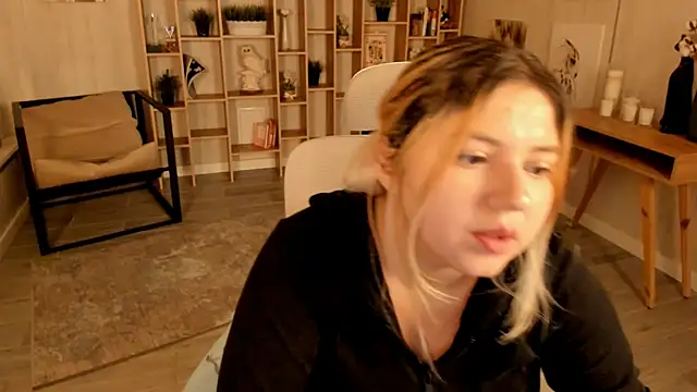 DiaAngell online show from September 19, 2025, 2:15 am