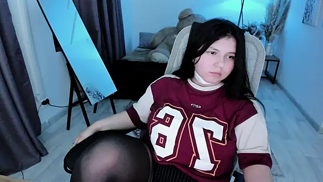 DiaAngell online show from July 28, 2026, 8:52 pm