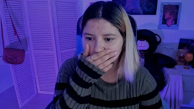 DiaAngell online show from September 17, 2025, 8:44 pm