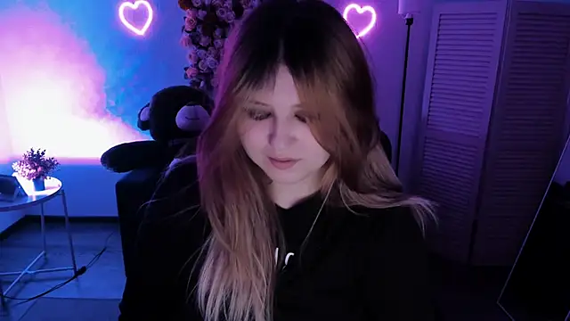 DiaAngell online show from April 28, 2026, 4:33 pm