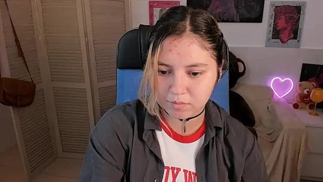 DiaAngell online show from September 23, 2025, 5:14 am