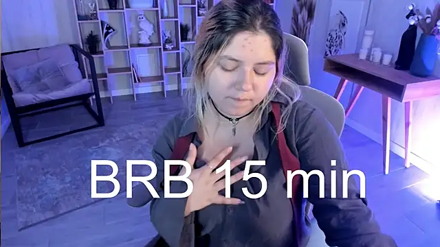 DiaAngell online show from September 26, 2025, 7:43 pm