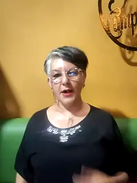 ilonna2025 online show from March 28, 2026, 10:55 pm