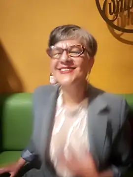 ilonna2025 online show from March 19, 2026, 10:43 pm