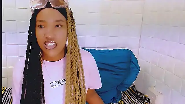 EroticSexyPrada online show from March 19, 2025, 4:02 pm