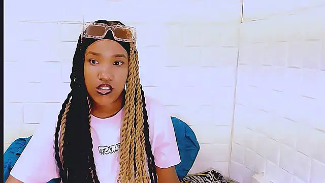 EroticSexyPrada online show from March 19, 2025, 10:53 pm