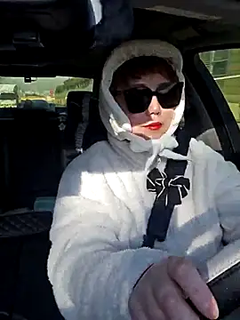 lunahong28 online show from February 11, 2025, 12:49 am