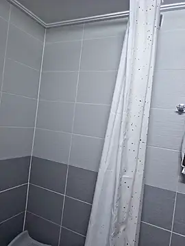 lunahong28 online show from February 2, 2025, 11:40 am