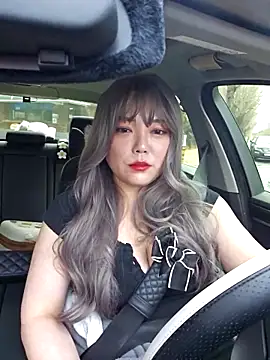 lunahong28 online show from February 15, 2025, 6:33 am