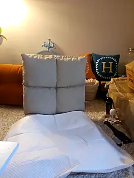 lunahong28 online show from March 3, 2025, 9:34 am