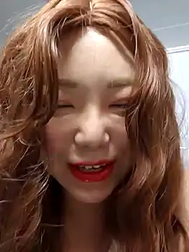 lunahong28 online show from January 26, 2025, 1:15 pm