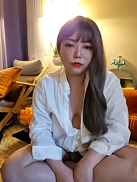 lunahong28 online show from March 2, 2025, 11:30 am