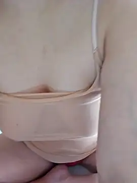 lunahong28 online show from January 22, 2025, 11:01 am