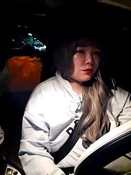 lunahong28 online show from March 4, 2025, 12:55 pm