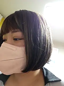 lunahong28 online show from February 10, 2025, 4:25 pm