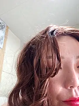 lunahong28 online show from January 26, 2025, 4:41 pm