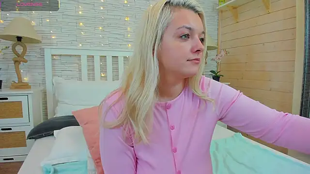 Snapshot of Misty__Fox chatting on March 15, 2025, 3:07 am Misty  Fox online show from March 15, 2025, 3:07 am