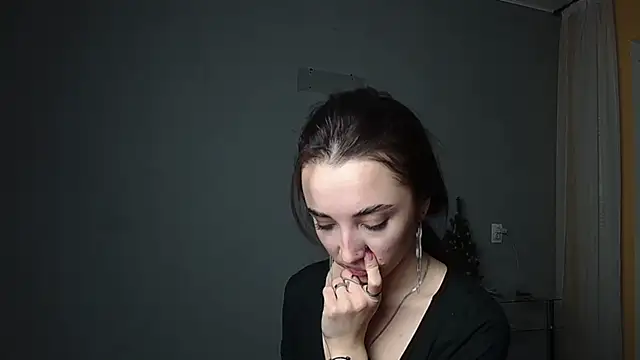 Eva Gloryy online show from February 12, 2025, 6:09 pm