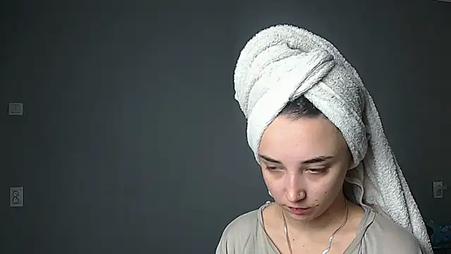 Eva Gloryy online show from October 10, 2025, 9:43 am