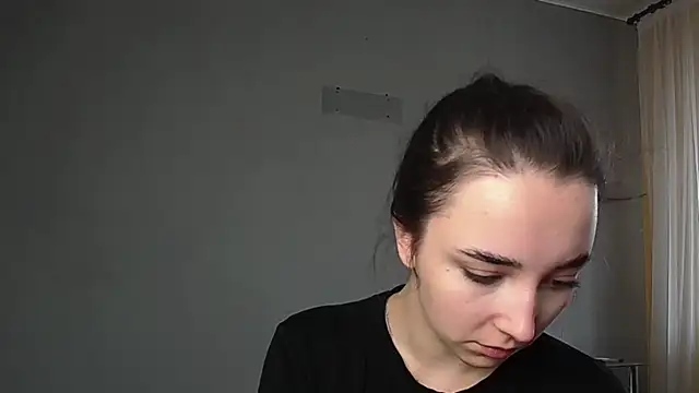 Eva Gloryy online show from April 8, 2026, 9:33 am