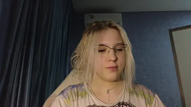 HotBrandyX online show from November 9, 2025, 12:31 pm