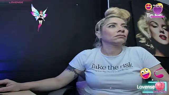 viktoria davis  online show from November 20, 2025, 11:58 pm