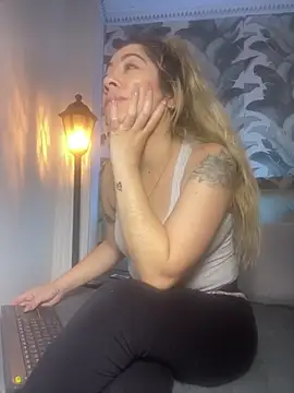 viktoria davis  online show from April 13, 2026, 11:20 pm