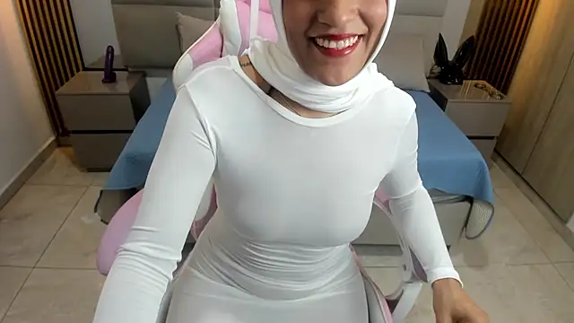 Zulema hamdi online show from February 26, 2025, 5:42 pm