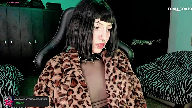 roxy toxic online show from October 21, 2025, 1:27 am