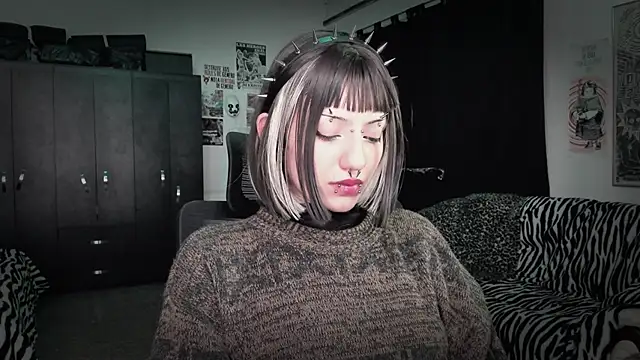 Snapshot of roxy_toxic chatting on June 10, 2026, 12:34 am roxy toxic online show from June 10, 2026, 12:34 am