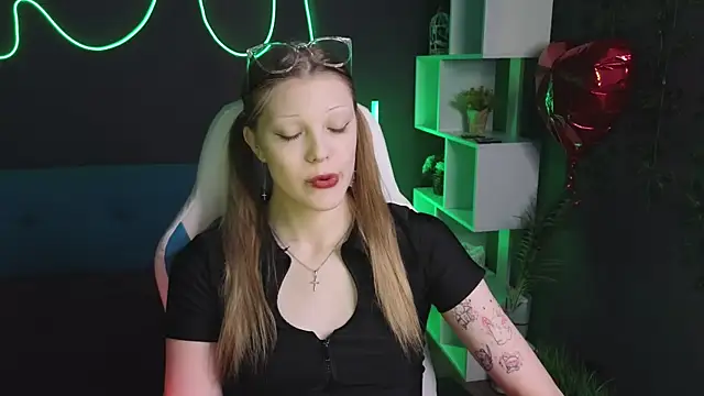 MiaWhisper online show from March 5, 2025, 4:13 am