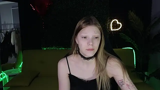 MiaWhisper online show from March 14, 2025, 1:05 am