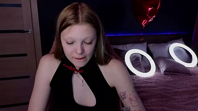 MiaWhisper online show from February 24, 2025, 7:55 am