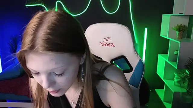 MiaWhisper online show from February 3, 2025, 1:09 am