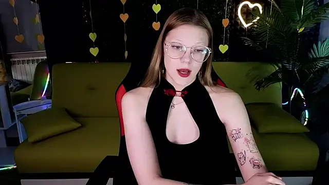 MiaWhisper online show from February 22, 2025, 4:18 am