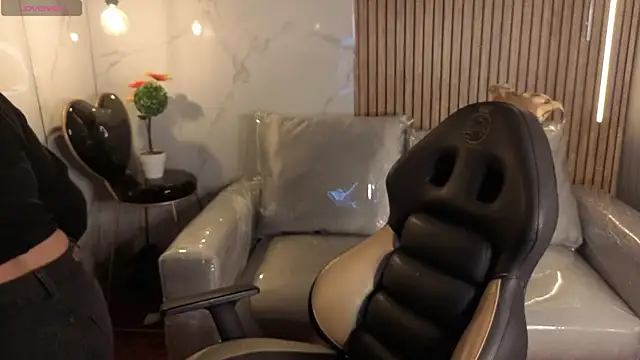 Kitten Cam online show from April 17, 2026, 2:25 am