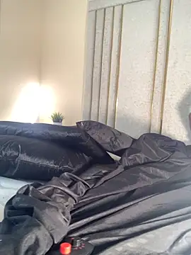 Liincostelloo online show from December 3, 2025, 7:46 pm