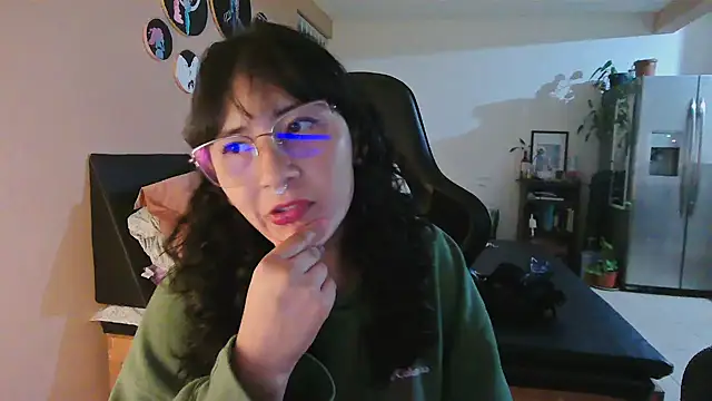 GinnyDelice online show from October 9, 2025, 12:44 am