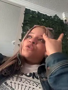 victoria  floyd online show from November 17, 2025, 10:14 pm