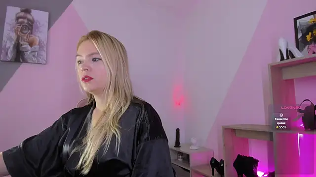 RayaCarr  online show from October 27, 2025, 1:34 pm