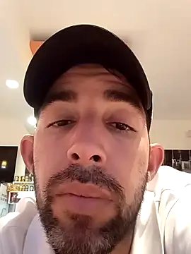 Snapshot of CubanoFull chatting on February 4, 2025, 12:55 pm CubanoFull online show from February 4, 2025, 12:55 pm