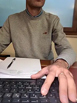 AvvocatoPorco online show from October 7, 2025, 9:21 am