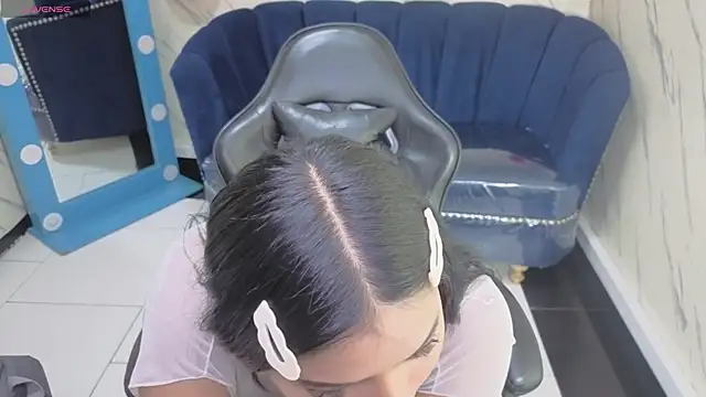 Snapshot of Paulette_v chatting on November 20, 2025, 1:12 pm Paulette v online show from November 20, 2025, 1:12 pm