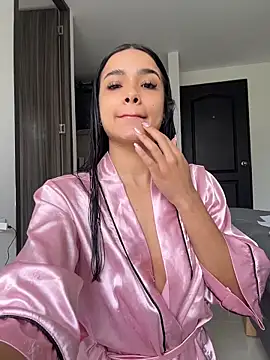 Snapshot of Bella_Smiith_ chatting on February 18, 2026, 3:52 pm Bella Smiith online show from February 18, 2026, 3:52 pm