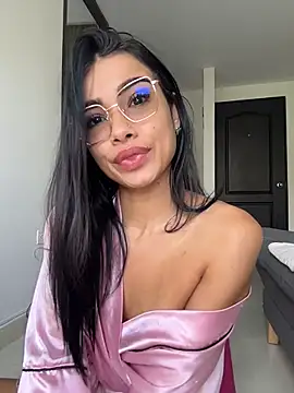 Snapshot of Bella_Smiith_ chatting on February 14, 2026, 2:39 pm Bella Smiith online show from February 14, 2026, 2:39 pm