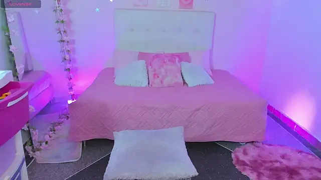 ScarlettDreamss7 online show from December 17, 2025, 1:49 pm